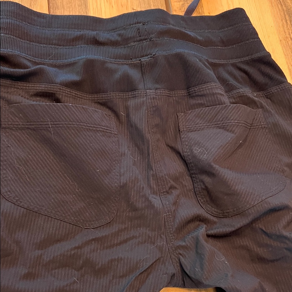Women’s Lululemon street to studio pants black size 4 - Picture 6 of 8